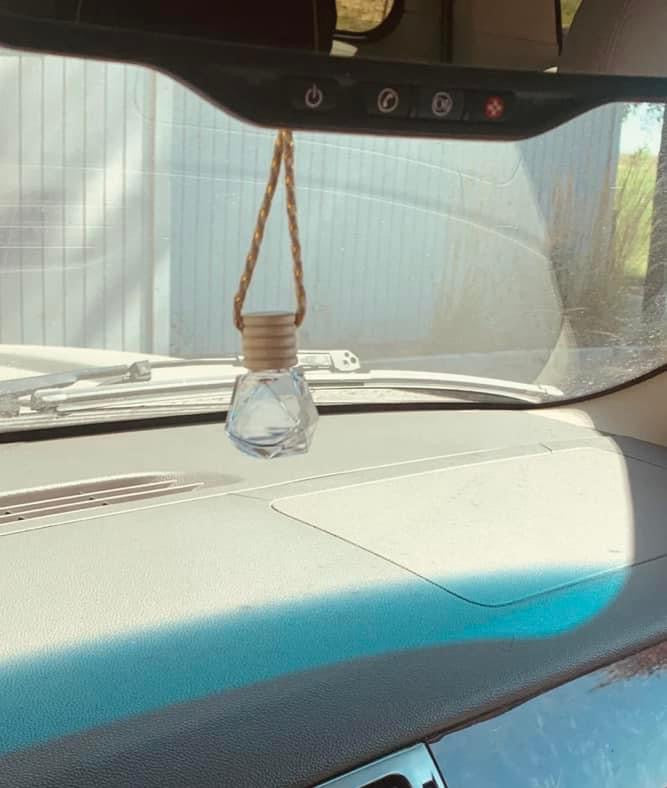 **Gem Shape ** Car Fragrance Diffuser Wassail Scent