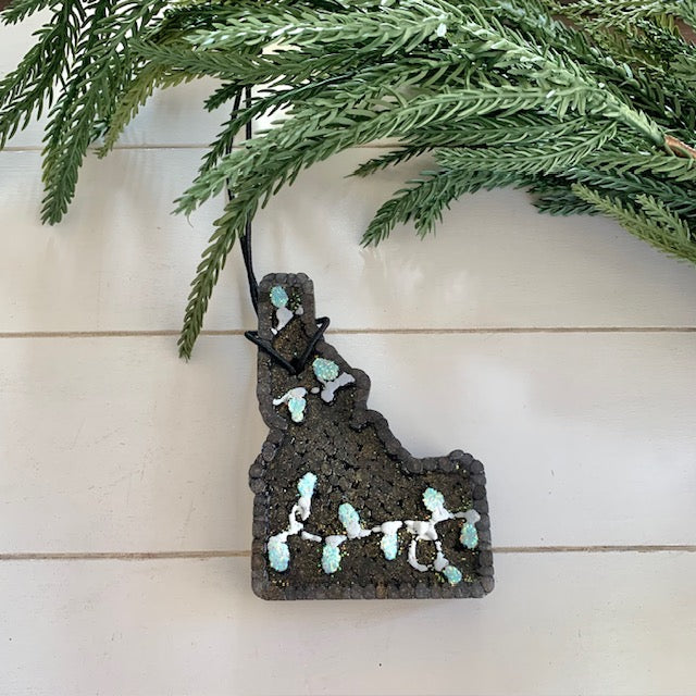 Idaho with Holiday Lights | Cranberry Clove Scent