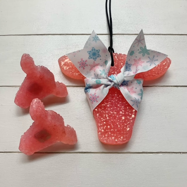 Cow Head | Pink With Snowflake Ribbon & Horizontal Vent Clips (3-Piece Set) | Frost Scent